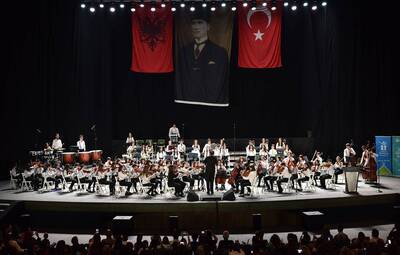 MUHTEŞEM ÇOCUKLAR, MUHTEŞEM BİR YIL